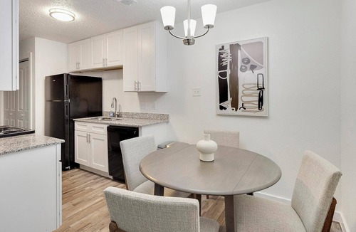 DeSoto Apartment | Landing | Amazing 2BD, Tennis Court, Pool