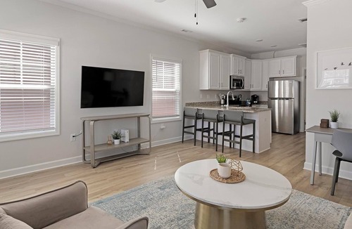 Huntsville Apartment | Landing | Amazing 2BD, Courtyard, Gym