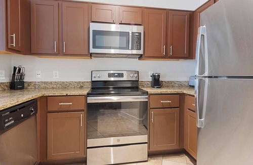 Chillum Apartment | Landing | Amazing 2BD, Gym, Pool