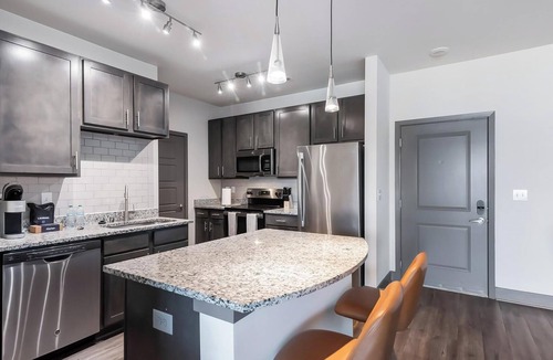 Hurstbourne Apartment | Landing | Amazing 2BD, Gym, Clubhouse