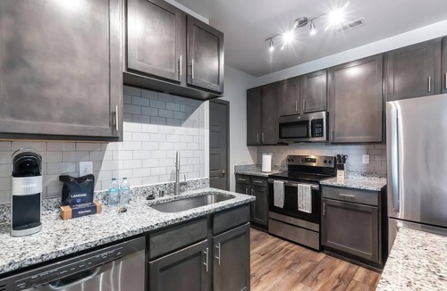 Hurstbourne Apartment | Landing | Amazing 2BD, Gym, Clubhouse