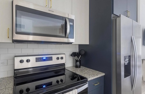 Addicks Apartment | Landing | Amazing 2BD, Yoga Studio, Courtyard