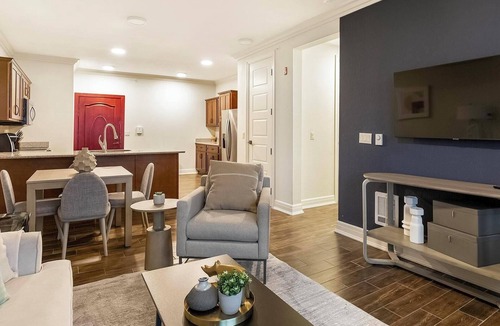 Overland Park Apartment | Landing | Amazing 3BD, Gym, Pool