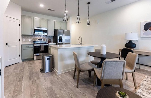Wilmington Apartment | Landing | Amazing 3BD, Pool, Gym