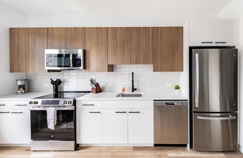 Haverhill Apartment | Landing | Amazing Studio, Pool, Gym