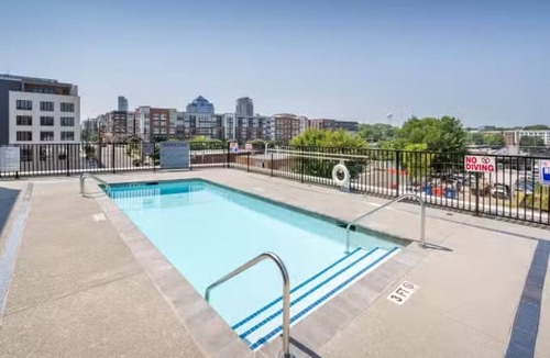 Durham Apartment | Landing | Amazing Studio, Pool, Gym