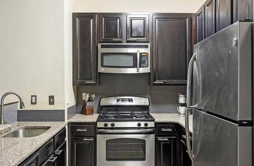 Norristown Apartment | Landing | Amazing 2BD, Pool, Clubhouse