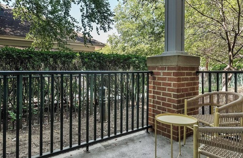 Norristown Apartment | Landing | Amazing 2BD, Pool, Clubhouse