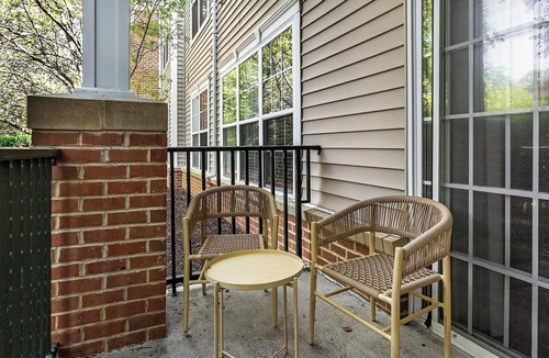 Norristown Apartment | Landing | Amazing 2BD, Pool, Clubhouse