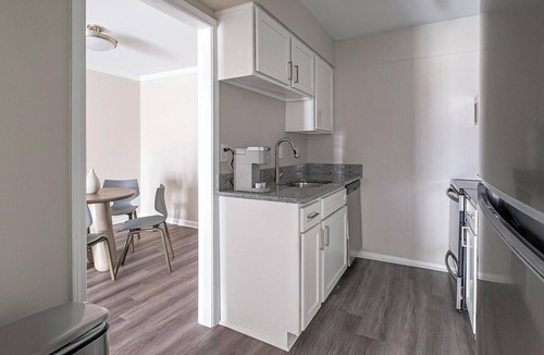 Homewood Apartment | Landing | Amazing 1BD, Pool, Gym