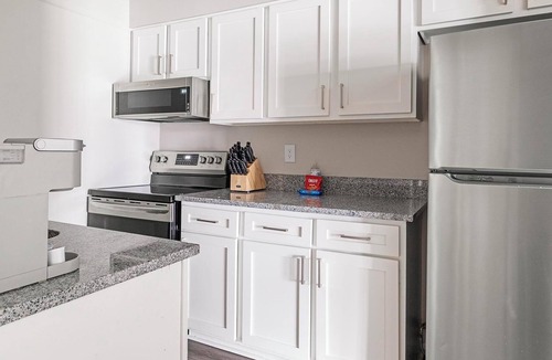 Homewood Apartment | Landing | Amazing 1BD, Pool, Gym