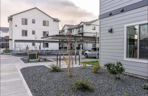 Woodburn Apartment | Landing Apartments - Woodburn