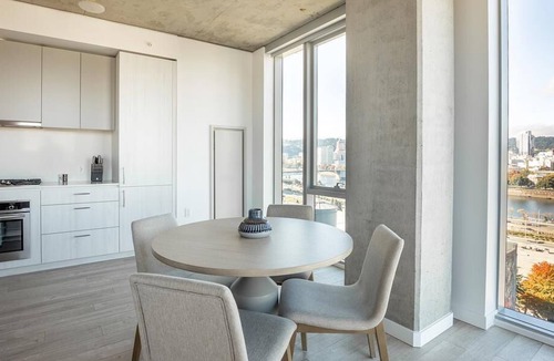 Buckman Neighborhood Apartment | Landing at 5 MLK - 2 Bedrooms in Southeast Portland