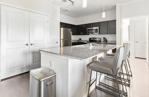 Burleson Apartment | Landing at Auberge of Burleson - 1 Bedroom in Downtown Burleson