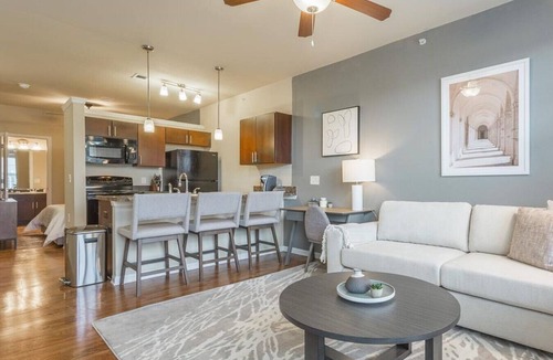 South Oklahoma City Apartment | Landing at Avia at the Lakes - Studio in South Oklahoma City