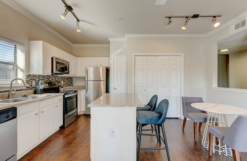 Euless Apartment | Landing at Franciscan At Bear Creek - 1 Bedroom in Downtown Euless