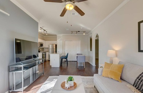 Euless Apartment | Landing at Franciscan At Bear Creek - 1 Bedroom in Downtown Euless