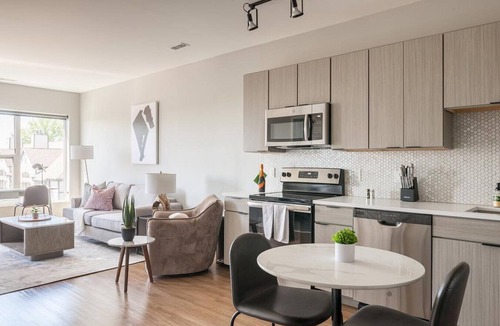 Compton Heights Apartment | Landing at Grand Flats - 1 Bedroom in Compton Heights