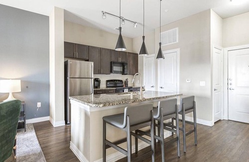Carrollton Apartment | Landing at Keller Springs Crossing - 1 Bedroom in Southwest Carrollton