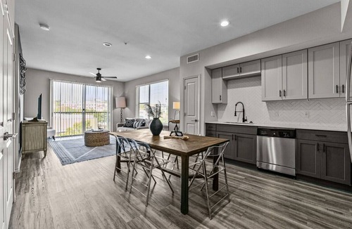 West Dallas Apartment | Landing at Lofts at Sylvan Thirty - 1 Bedroom in West Dallas