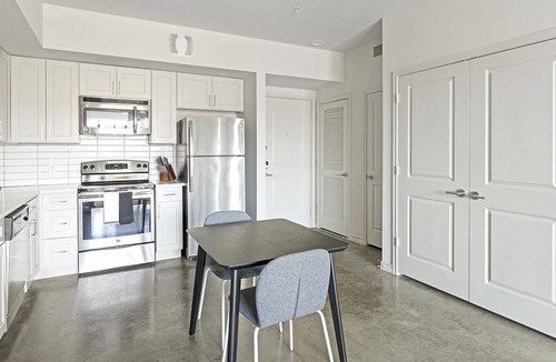 West Dallas Apartment | Landing at Lofts at Sylvan Thirty - 1 Bedroom in West Dallas
