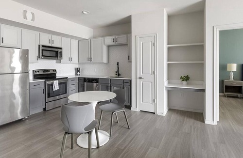 West Dallas Apartment | Landing at Lofts at Sylvan Thirty - 2 Bedrooms in East Oak Cliff