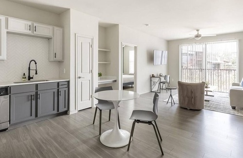 West Dallas Apartment | Landing at Lofts at Sylvan Thirty - 2 Bedrooms in East Oak Cliff