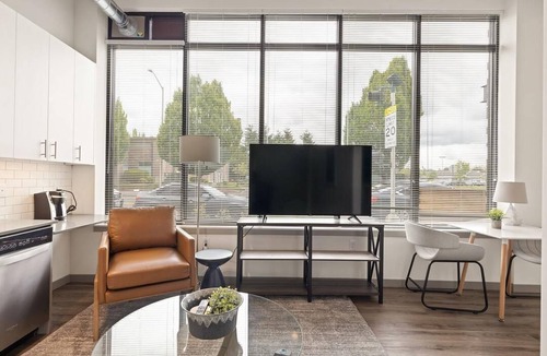 Kent Apartment | Landing at Midtown 64 - Studio in Downtown Kent