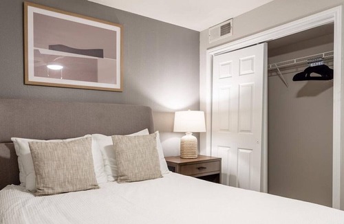 Sweetbriar Apartment | Landing at SOCO Apartments - 2 Bedrooms in South Austin