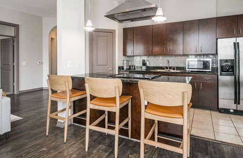 Greenway Plaza-Upper Kirby Apartment | Landing at The Metropole - 2 Bedrooms in Greenway/Upper Kirby Area
