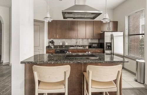 Greenway Plaza-Upper Kirby Apartment | Landing at The Metropole - 2 Bedrooms in Greenway /Upper Kirby Area