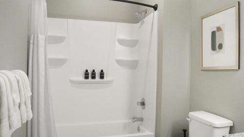 Fort Myers Apartment | Landing Beautiful 1BD Pool Yoga Studio
