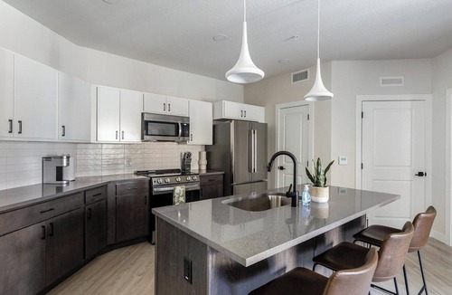 People's Freeway Apartment | Landing | Beautiful 2BD in Granary District
