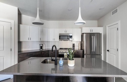 People's Freeway Apartment | Landing | Beautiful 2BD in Granary District