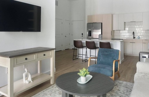 Chapel Hill Apartment | Landing | Beautiful 1BD, Courtyard, Gym