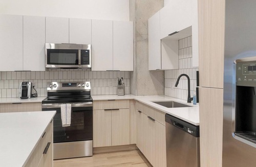 Chapel Hill Apartment | Landing | Beautiful 1BD, Courtyard, Gym