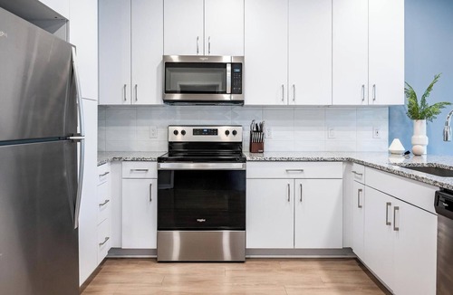 North Kansas City Apartment | Landing | Beautiful 1BD, Courtyard, Pool