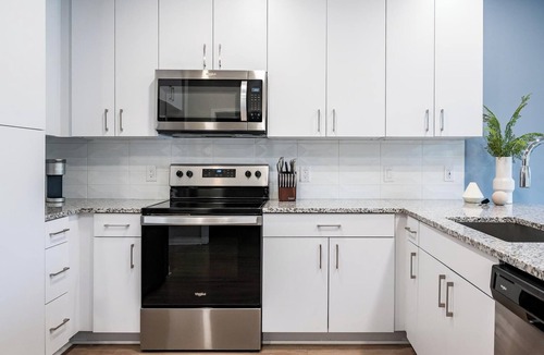 North Kansas City Apartment | Landing | Beautiful 1BD, Courtyard, Pool