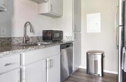 Royal Ridge Apartment | Landing | Beautiful 1BD, Clubhouse, Pool