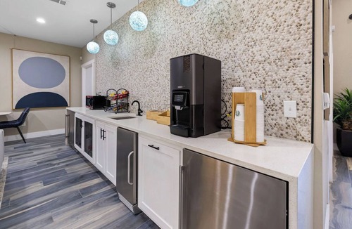Royal Ridge Apartment | Landing | Beautiful 1BD, Clubhouse, Pool