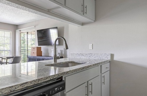Royal Ridge Apartment | Landing | Beautiful 1BD, Gym, Pool