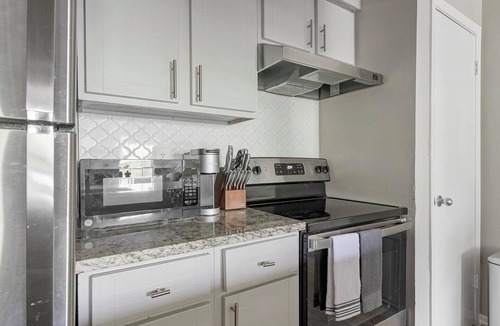 Royal Ridge Apartment | Landing | Beautiful 1BD, Gym, Pool