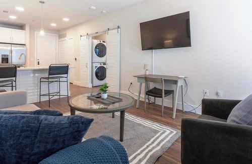 Wetmore Apartment | Landing | Beautiful 1BD, Pool, Gym