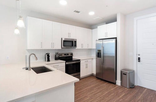 Wetmore Apartment | Landing | Beautiful 1BD, Pool, Gym