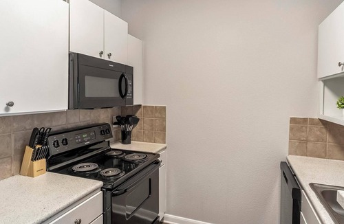 Medical Center District Apartment | Landing | Beautiful 1BD, Gym, Clubhouse