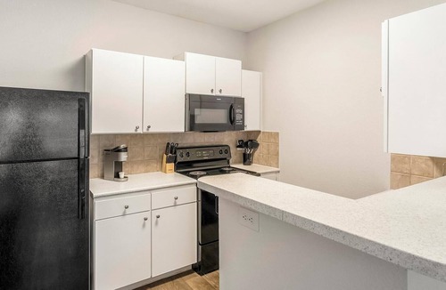 Medical Center District Apartment | Landing | Beautiful 1BD, Gym, Clubhouse