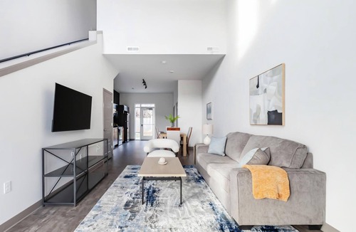 Springfield Apartment | Landing | Beautiful 1BD, Courtyard