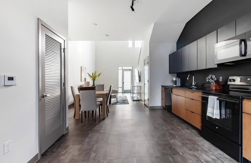 Springfield Apartment | Landing | Beautiful 1BD, Courtyard