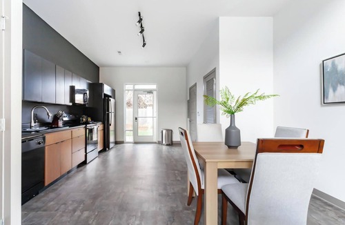 Springfield Apartment | Landing | Beautiful 1BD, Courtyard