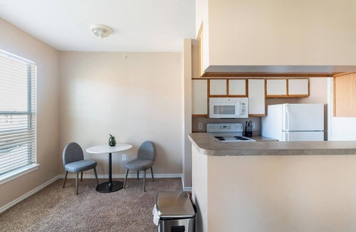 Fort Worth Apartment | Landing | Beautiful 1BD, Rooftop Lounge, Gym